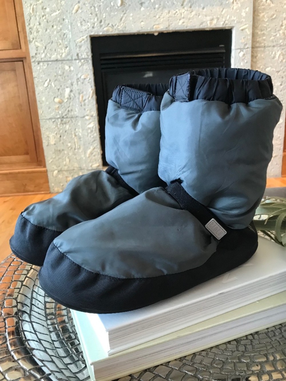 BLOCH BEST SELLER ADULT WARM UP BOOTIES (SIZE 6-8) BLACK GREY